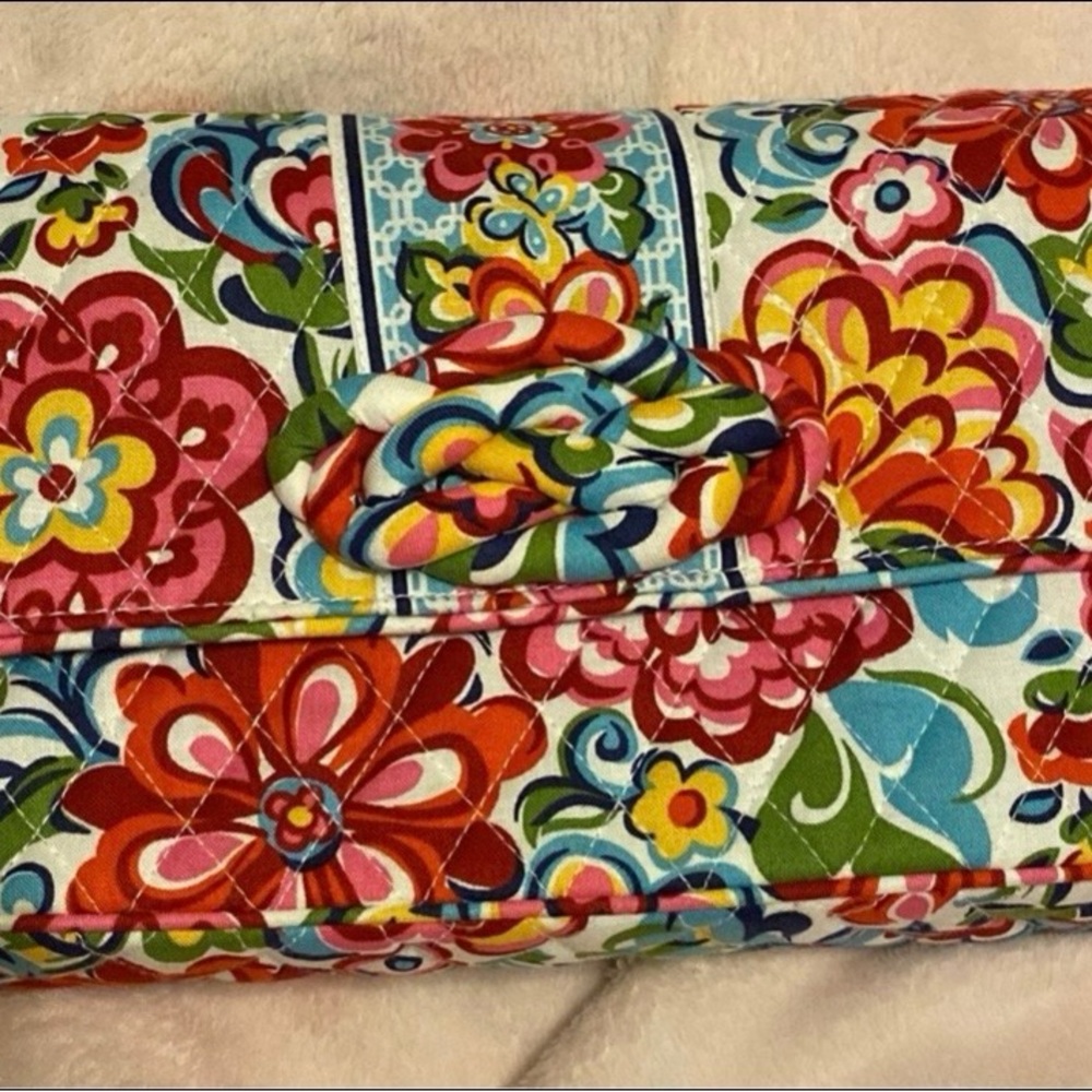 Vera Bradley Multicolor "Knot just a clutch"